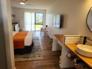 Polynesian Apartments - 4