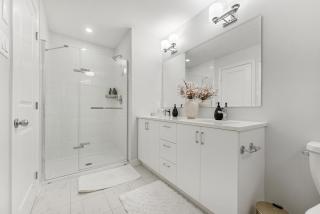 Bliss Modern Luxury 3BED entire townhome PLUS FREE PARKING - 9