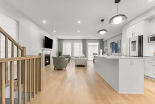 BLISS Modern Luxury 3BED Entire Townhome PLUS FREE Parking - Ottawa - 3