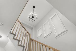 Bliss Modern Luxury 3BED entire townhome PLUS FREE PARKING - 2