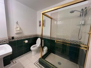 Shaughnessy Gem- Historic Villa- 5 BR 3 BA- Near attraction - 2