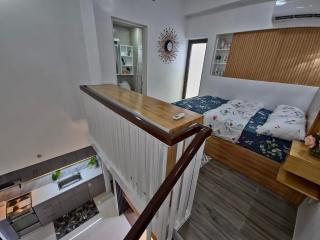 Stylish 1 Bedroom Loft with 2 Balconies - Iloilo City - 5