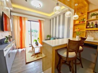 Stylish 1 Bedroom Loft with 2 Balconies - Iloilo City - 4