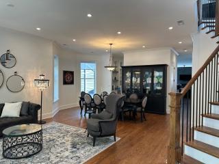 Lyons' Suite - Chicago - 6