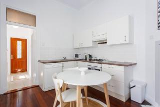 Rosa's Place 2 - Close To The Beach - South Fremantle - 6