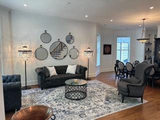 Lyons' Suite - Chicago - 2