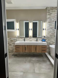 Lyons' Suite - Chicago - 8