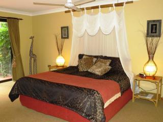 Gumtree on Gillies Bed and Breakfast - Yungaburra - 0