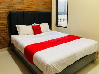 RedDoorz near Jalan Malioboro Area - Ngabean - 0