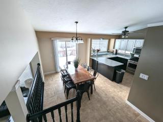 Cute Spacious Home - Layton - 0