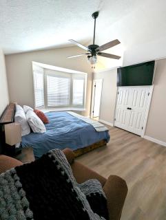Cute Spacious Home - Layton - 4
