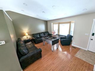 Cute Spacious Home - Layton - 8