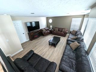 Cute Spacious Home - Layton - 7