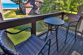 Tahoe Lakeside Retreat - Lakefront Condo - South Lake Tahoe - 4