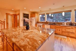 The Elevator House - Sleeps 10 - Stateline - 0