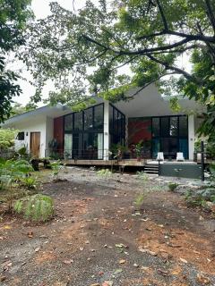 Casa de Bosque con Piscina - 0