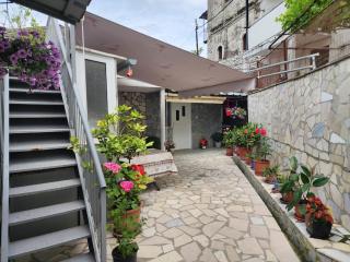 Sebastian Guesthouse - Gjirokastra - 3