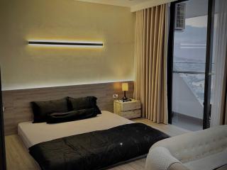 Apartment on 27th & 32nd floor,Ha Long Bay view & Bai Chay Bridge - 1