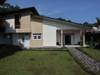 Villa Murah Nyaman dekat Taman Safari Cisarua Puncak Bogor - Villa Kutilang - 1