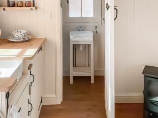 Shepherds Hut - Laneham - 6