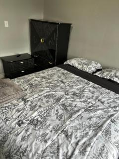 Upper Floor 2 bedroom Unit - Windsor - 3