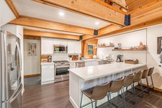 Canoe Cabin I Sleeps 8 I Hot Tub I Pet Friendly - Incline Village - 9