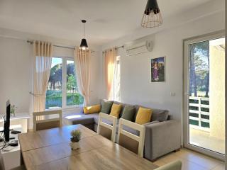 Resort Apartment Near Lalzit Beach - Lalzit Bay - 4