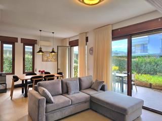 Secure & Stylish Villa in Gjiri i Lalzit - Lalzit Bay - 8