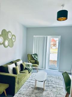 Luxury Flats Near Rochester Castle, Strood - Medway - Wainscot - 5