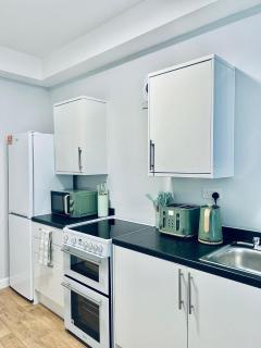 Luxury Flats Near Rochester Castle, Strood - Medway - Wainscot - 3