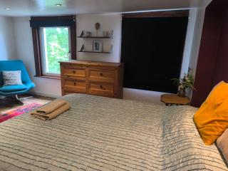 Spacious Comfy room in convenient location - 9