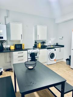 Luxury Flats Near Rochester Castle, Strood - Medway - Wainscot - 7