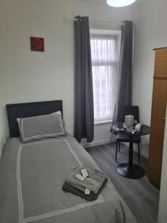 Tredegar Arms Budget Guesthouse For Walkers/Cyclists/Contractors/Traveler - Merthyr Tydfil - 9