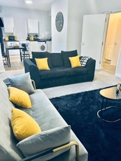 Luxury Flats Near Rochester Castle, Strood - Medway - Wainscot - 9