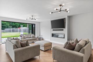 Beautiful Gated 6 Bedroom Home - Nazeing - 9