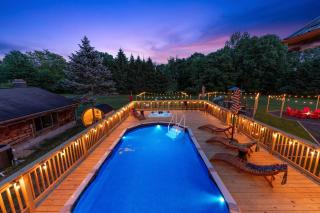 5BR Lux Cabin w HotTub Sauna Pool FirePit GameRoom - East Stroudsburg - 9