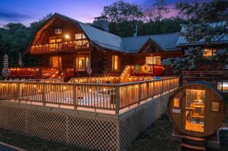 5BR Lux Cabin w HotTub Sauna Pool FirePit GameRoom - East Stroudsburg - 5