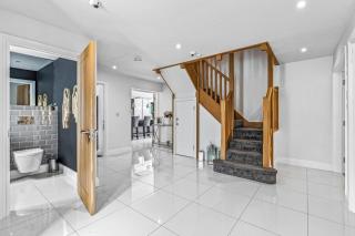 Beautiful Gated 6 Bedroom Home - Nazeing - 3