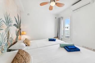 Flower Beach Suite 16 - 1