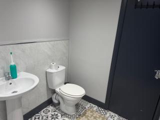 Cozy Private Room with Shared Amenities - Belfast - 5