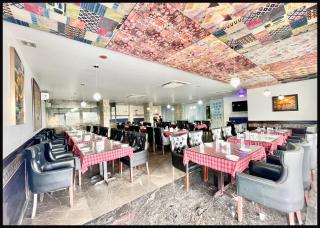 Swimming Pool, Garden and Private Sea Beach HOTEL VI, PURI, fully Air Conditioned Rooms And BREAKFAST, Wifi & Restaurant And Parking - BEST HOTEL IN PURI - Puri - 6