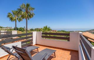 2 Bedroom Stunning Apartment In Manilva - Manilva - 4