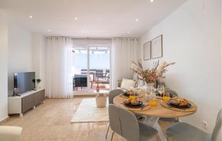 2 Bedroom Stunning Apartment In Manilva - Manilva - 9