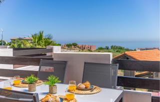 2 Bedroom Stunning Apartment In Manilva - Manilva - 2
