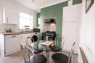 Comfy 3 Bed House in Swindon - Swindon - 4