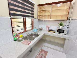 Bella Homestay Budget Ayer Keroh - 4 Bedrooms, 15 minutes to town - 1