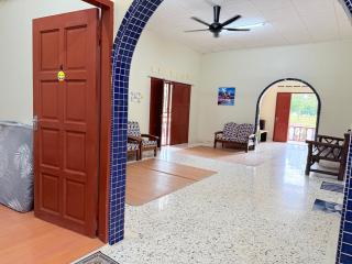 Bella Homestay Budget Ayer Keroh - 4 Bedrooms, 15 minutes to town - 7