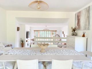 Luxury Beach Stay with Hot Tub - 4