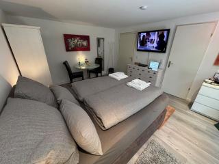 Doppelzimmer in Stuttgart-Birkach - Nähe Musicals im SI-Zentrum, Messe, Flughafen, Uni Hohenheim - 3