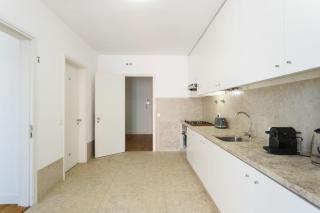 Bedooms with Shared Bathroom in Accommodation in Historic Largo do Carmo - Lisbon - 5